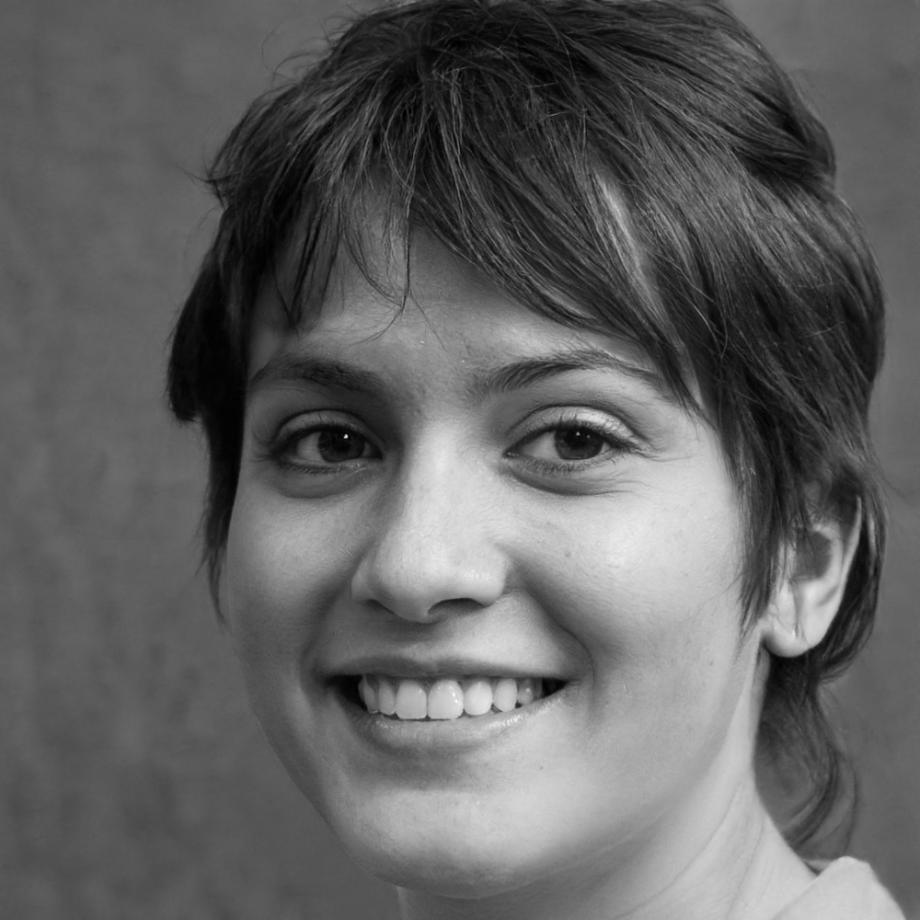 Ingrid Haugen, Senior Financial Education Specialist at iroventloex, experienced in practical budget monitoring and money management education